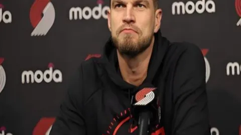 19岁菲将遇世四高手网前高招，截击瞬间失守佩古拉惊艳亮相